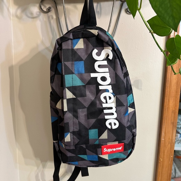 Supreme Sling Backpack Shoulder Bag - Picture 8 of 9